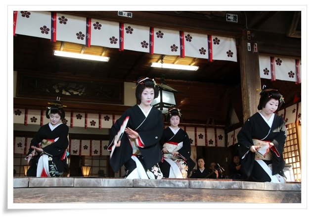 宇多須神社-48 奉納舞い-26 16.2.3