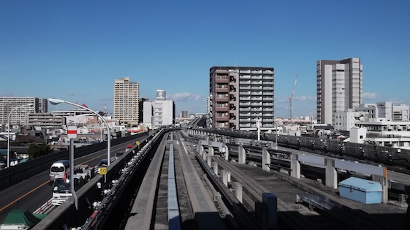 舎人ライナー04