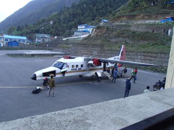 ７．９ルクラ空港.jpg