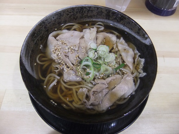 千住２丁目・そば助北千住店の特製豚そば１