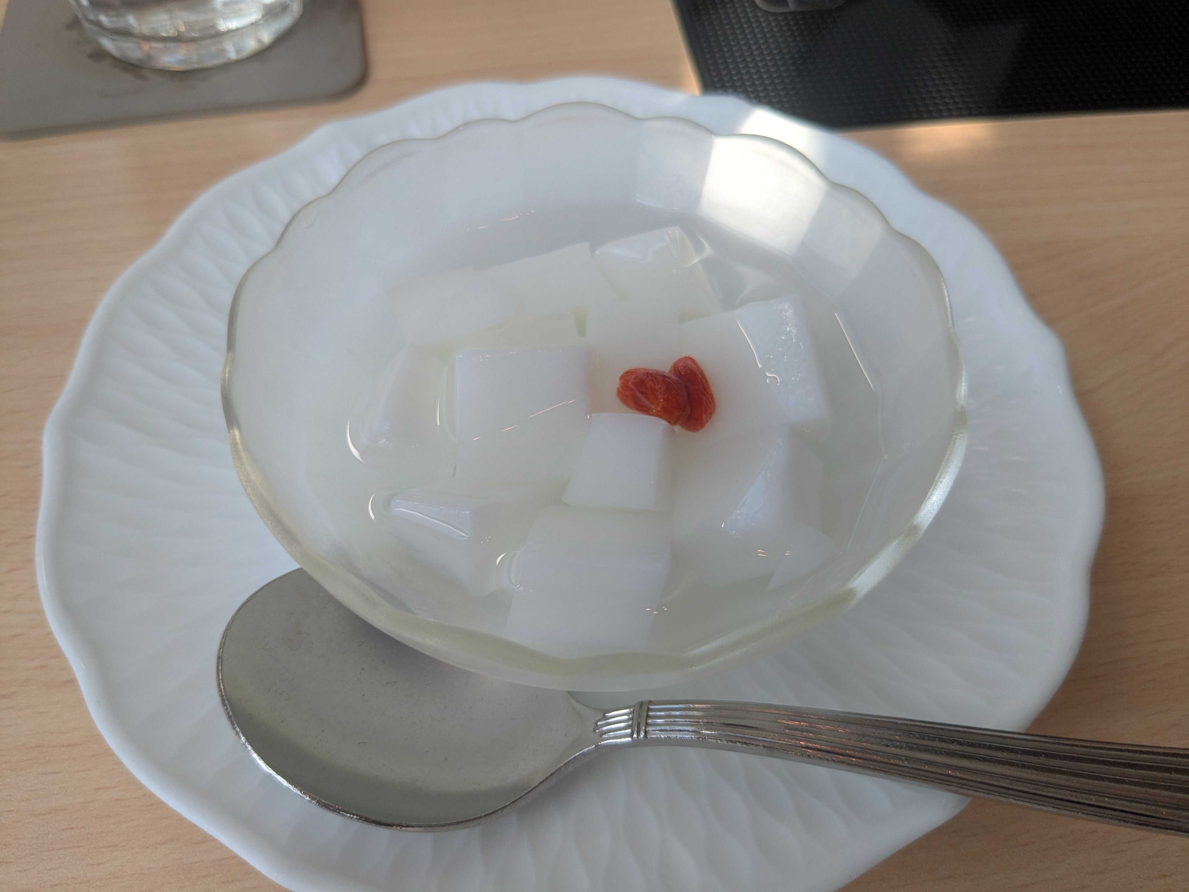 天香回味 銀座中央通り店　女子会ランチ　薬膳鍋コースBセット　杏仁豆腐