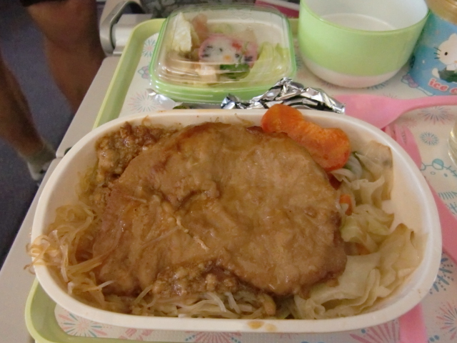 ハローキティジェット　機内食メイン