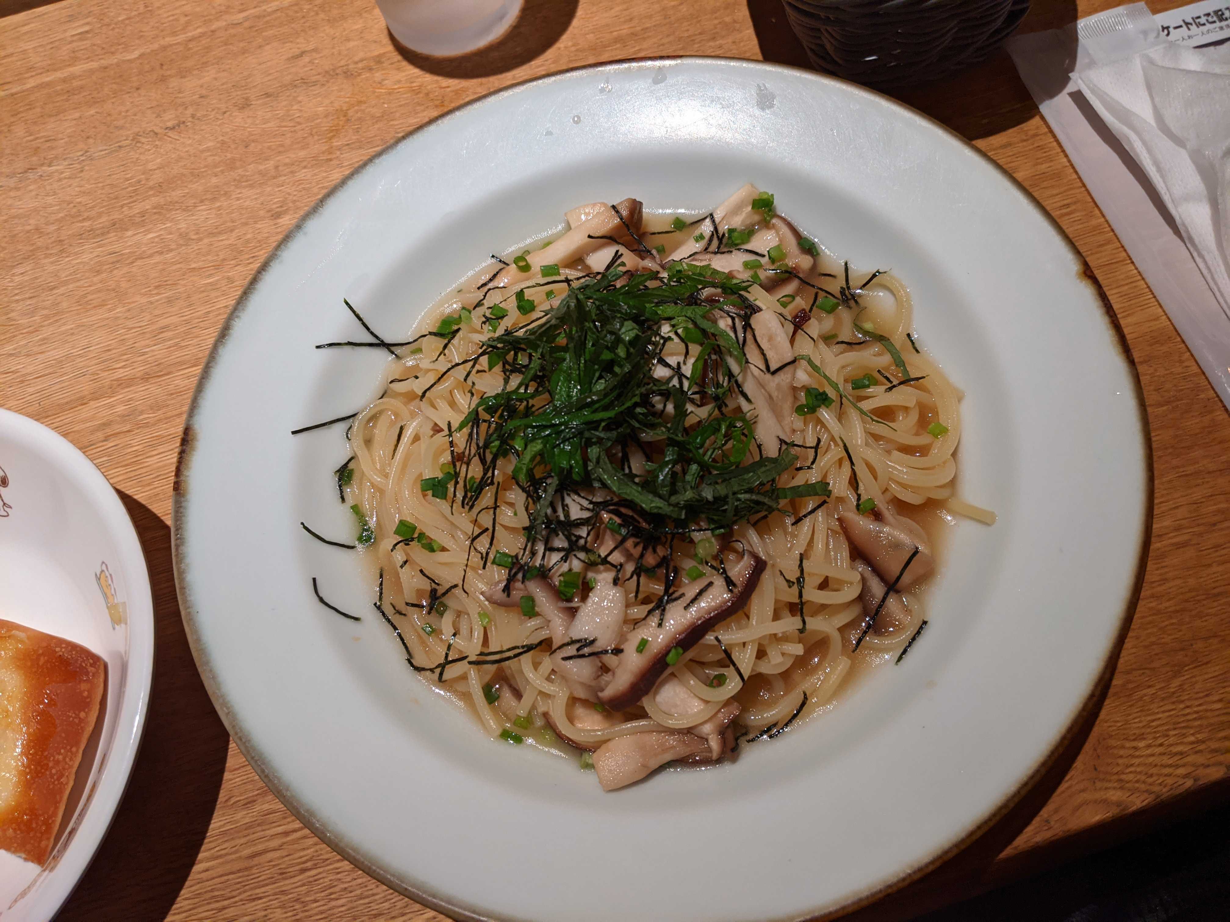 千葉県習志野市　鎌倉パスタ モリシア津田沼店　赤ちゃん連れランチ　きのこのバター醤油パスタ　大葉風味
