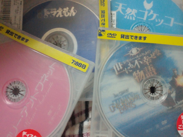 借りた映画を見る毎日。。