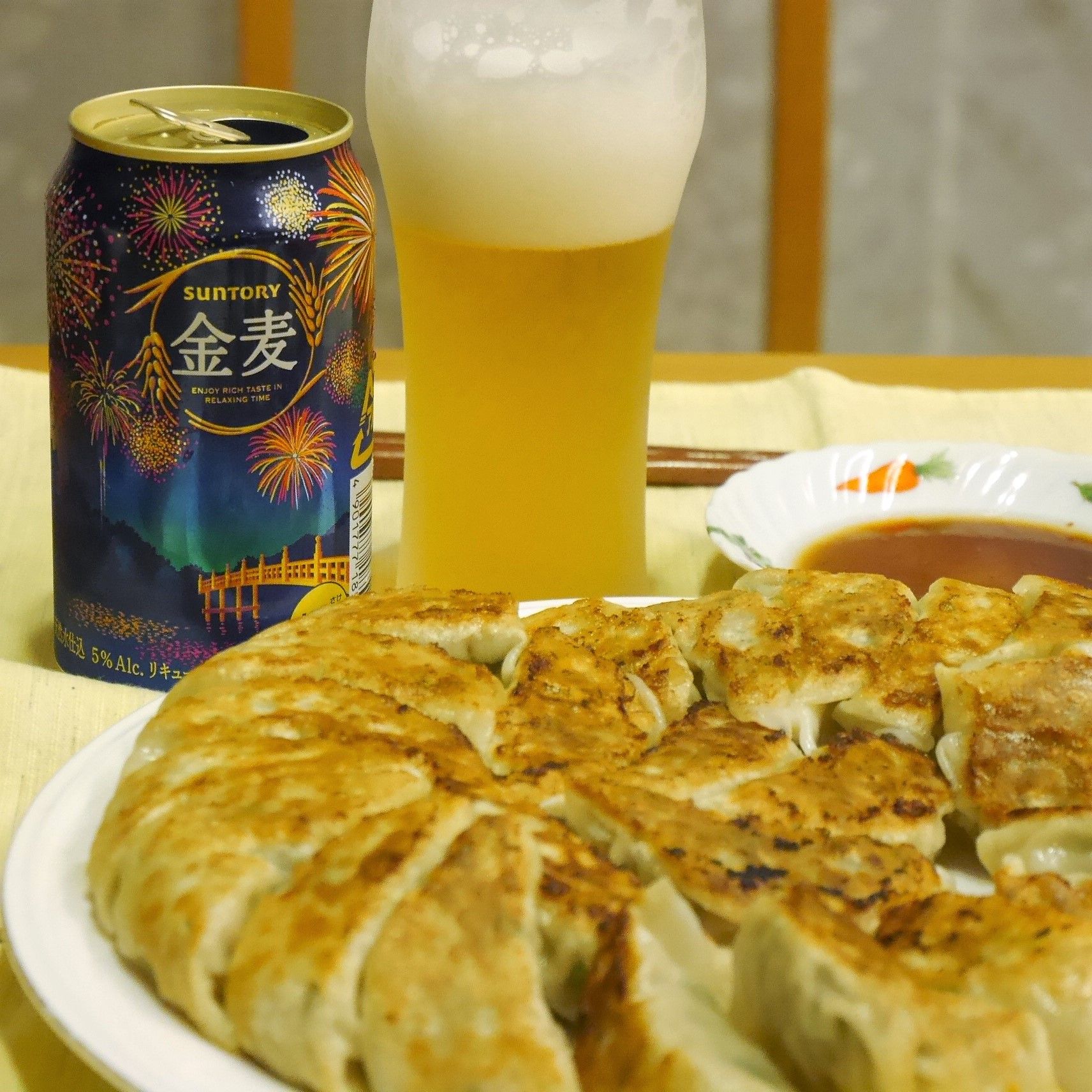 餃子と金麦