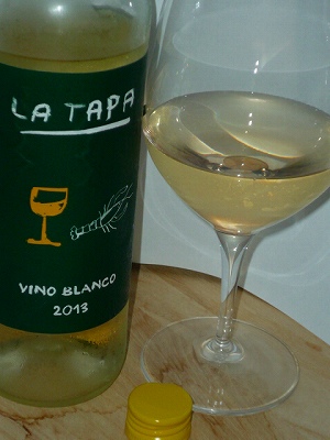Blackboard Wines La Tapa Vino Blanco 2013 glass.jpg