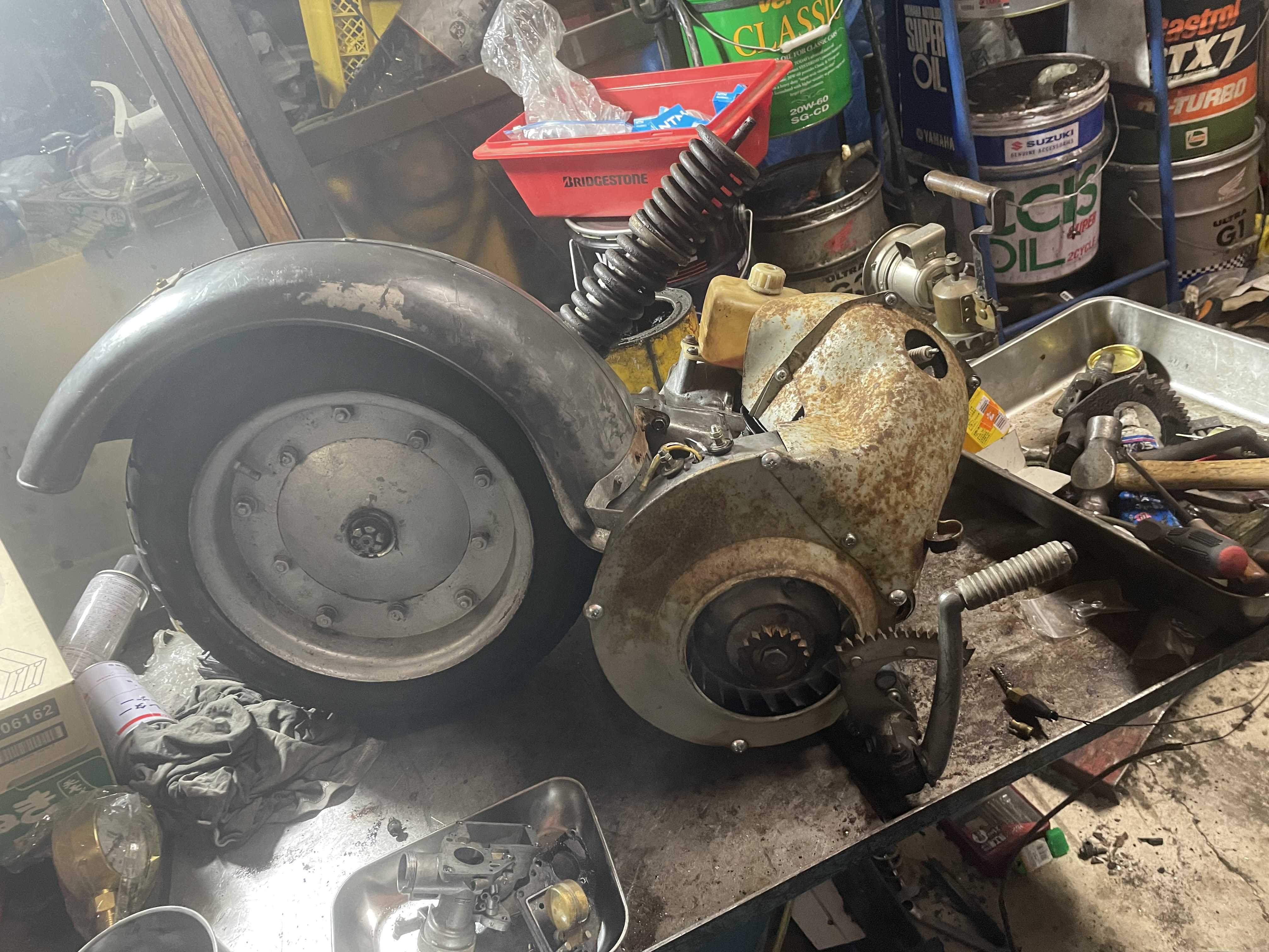 ラビット S301 エンジン オーバーホール | アイアン二輪工房 前