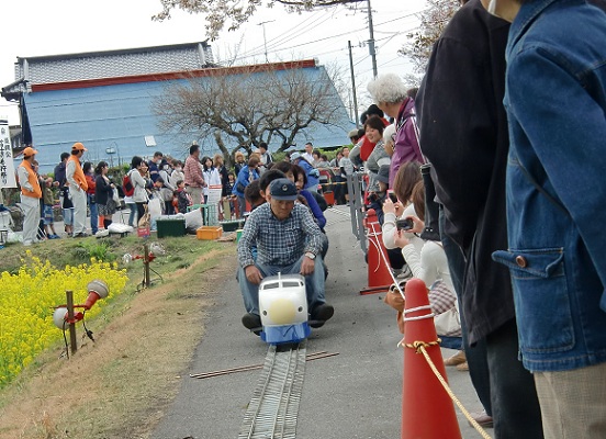 富士宮市狩宿　ミニミニ新幹線
