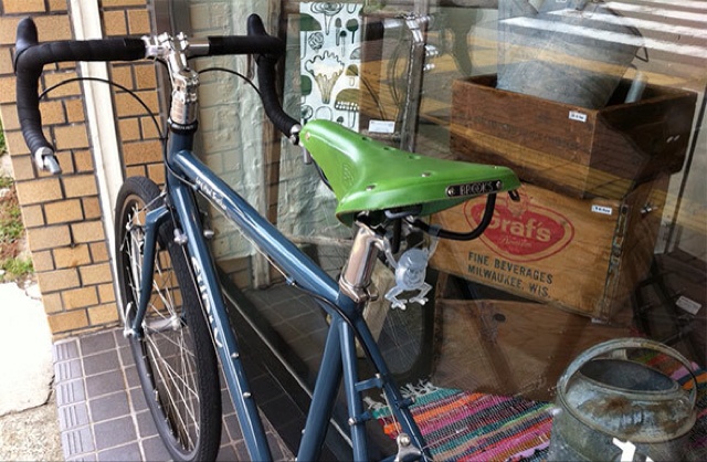 ブルックス brooks b17 グリーン