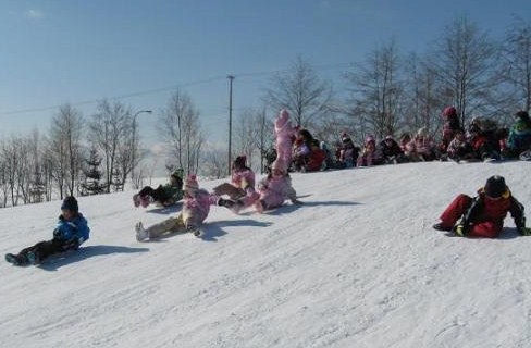 ソリ遊び