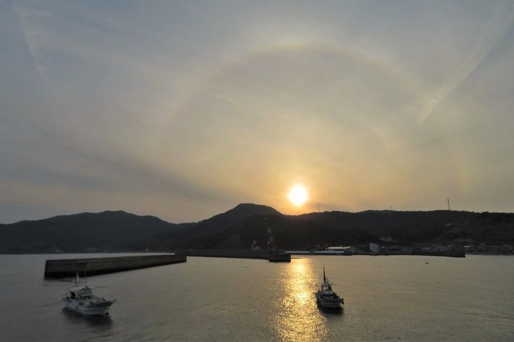 佐賀関へアジ釣りに行く 小アジ４０匹 メバル１匹 ハロ現象夕景 大分金太郎の花鳥蝶月 楽天ブログ