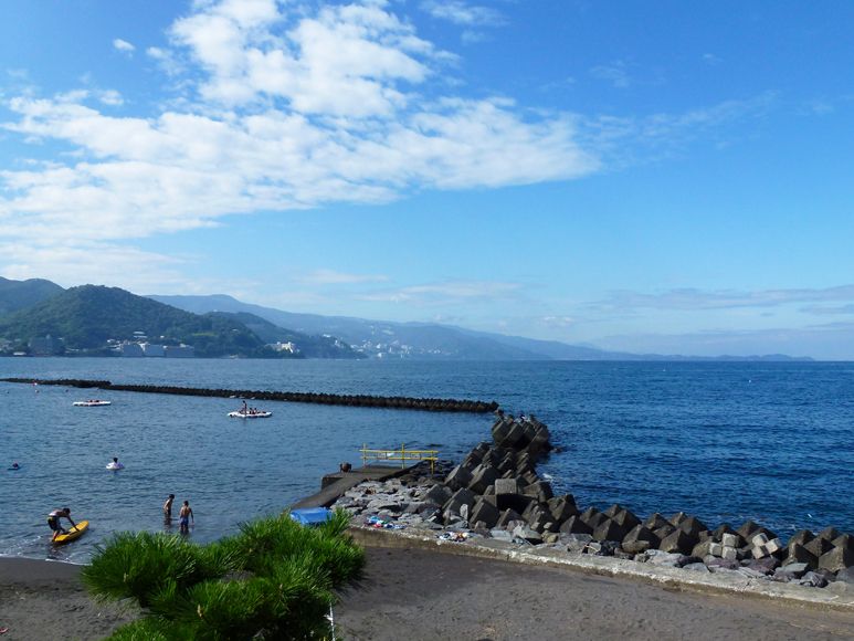 熱海の穴場ビーチ 網代温泉海水浴場で海開き 磯料理 海辺の湯の宿 平鶴 楽天ブログ