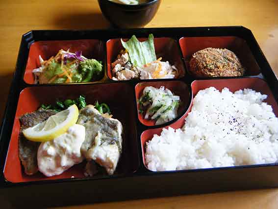 アメリカンステーションの「カレイのムニエル」-1♪