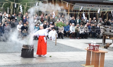 湯立神楽.jpg