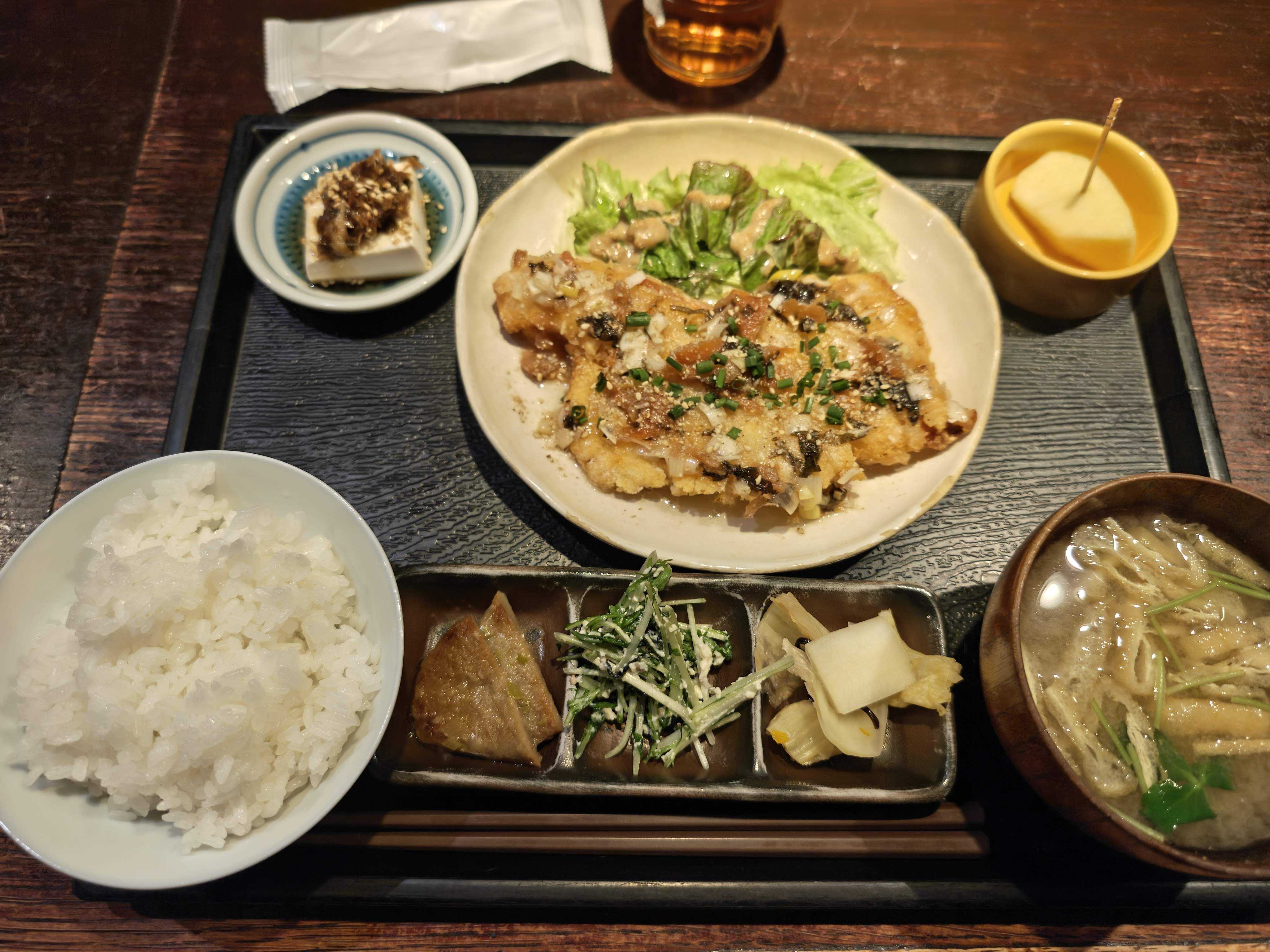 新橋・虎ノ門　居酒屋 ぐいん　ひとりランチ　鶏の竜田揚げ たたき梅だれ