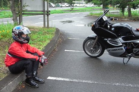 旅の疲れが出ているチビ。k1100rsと。