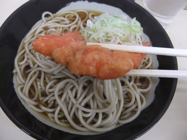 千住旭町・北千住下りそばの紅しょうが天そば３