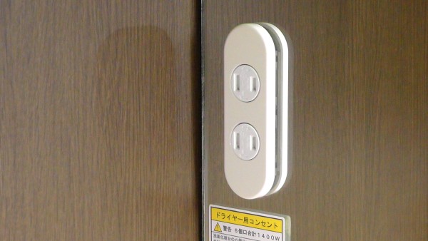 パナソニックの住設機器用埋込扉付コンセントWCF3011W 一条工務店のオリジナル洗面化粧台