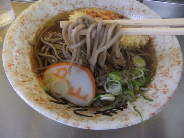 立山そば（立山駅ホーム内）の天ぷらそば２