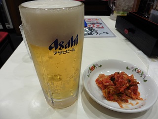 生ビールとキムチ.jpg