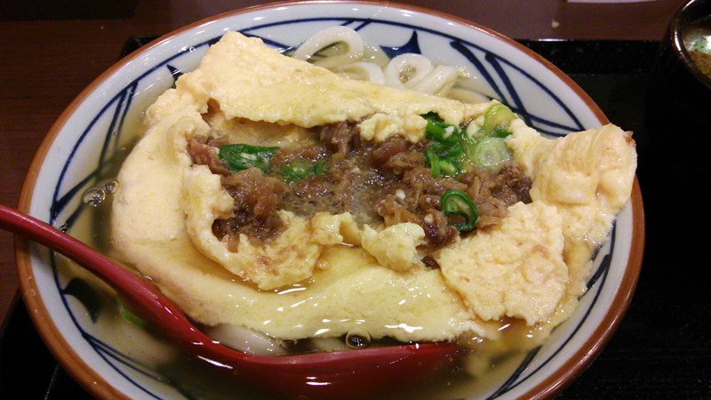 丸亀製麺 だし玉肉うどん開けたところ