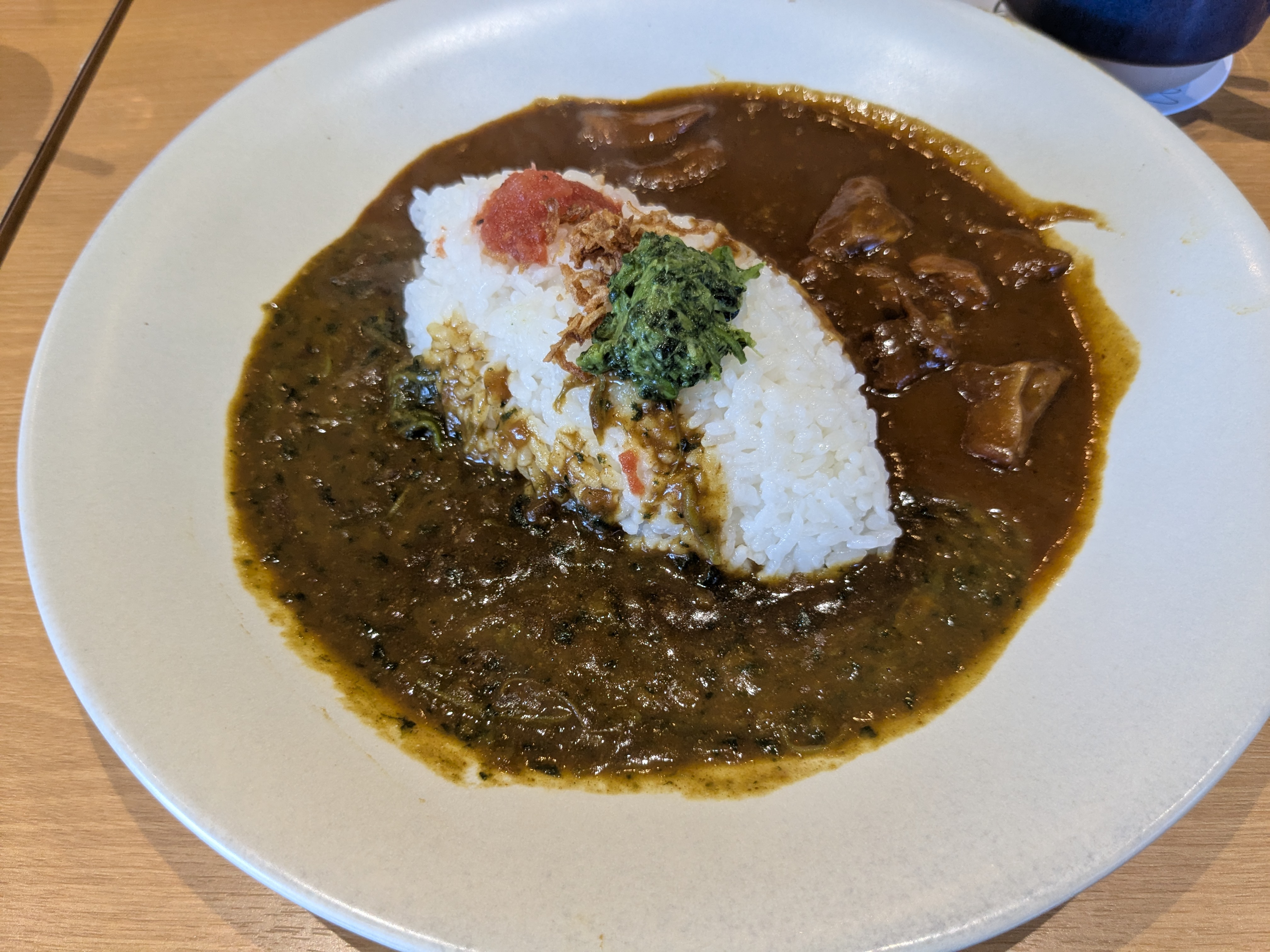 千葉県習志野市 湘南パンケーキ Loharu津田沼店　子連れカフェランチ　バターチキンとほうれん草のハーフ＆ハーフカレー