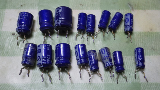 RF-2900-3-ラジオ基板交換ケミコン.jpg