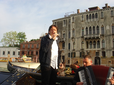 2012.5 ベネツィア　ゴンドラの歌手と演奏家.JPG