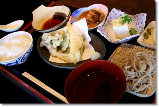 お昼ご飯は道の駅「小谷」 15.10.3　12：03