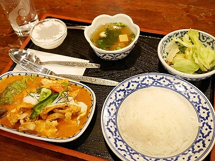 タイ料理店　バンタイ　ランチ　新宿