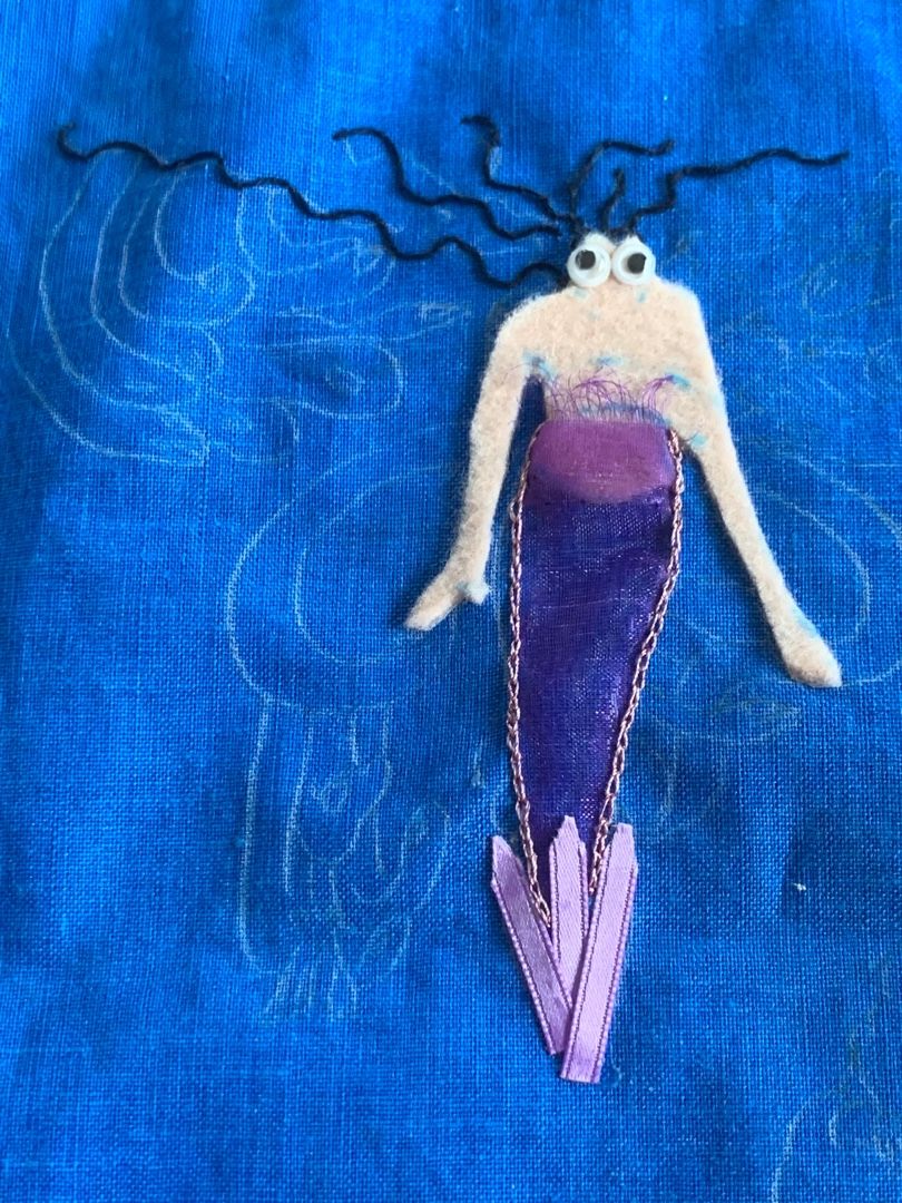 人魚姫 魔女の立体刺繍に 刺繍糸の代わりにラメのミシン糸と蛍光色の糸を使用 Music Land 私の庭の花たち 楽天ブログ