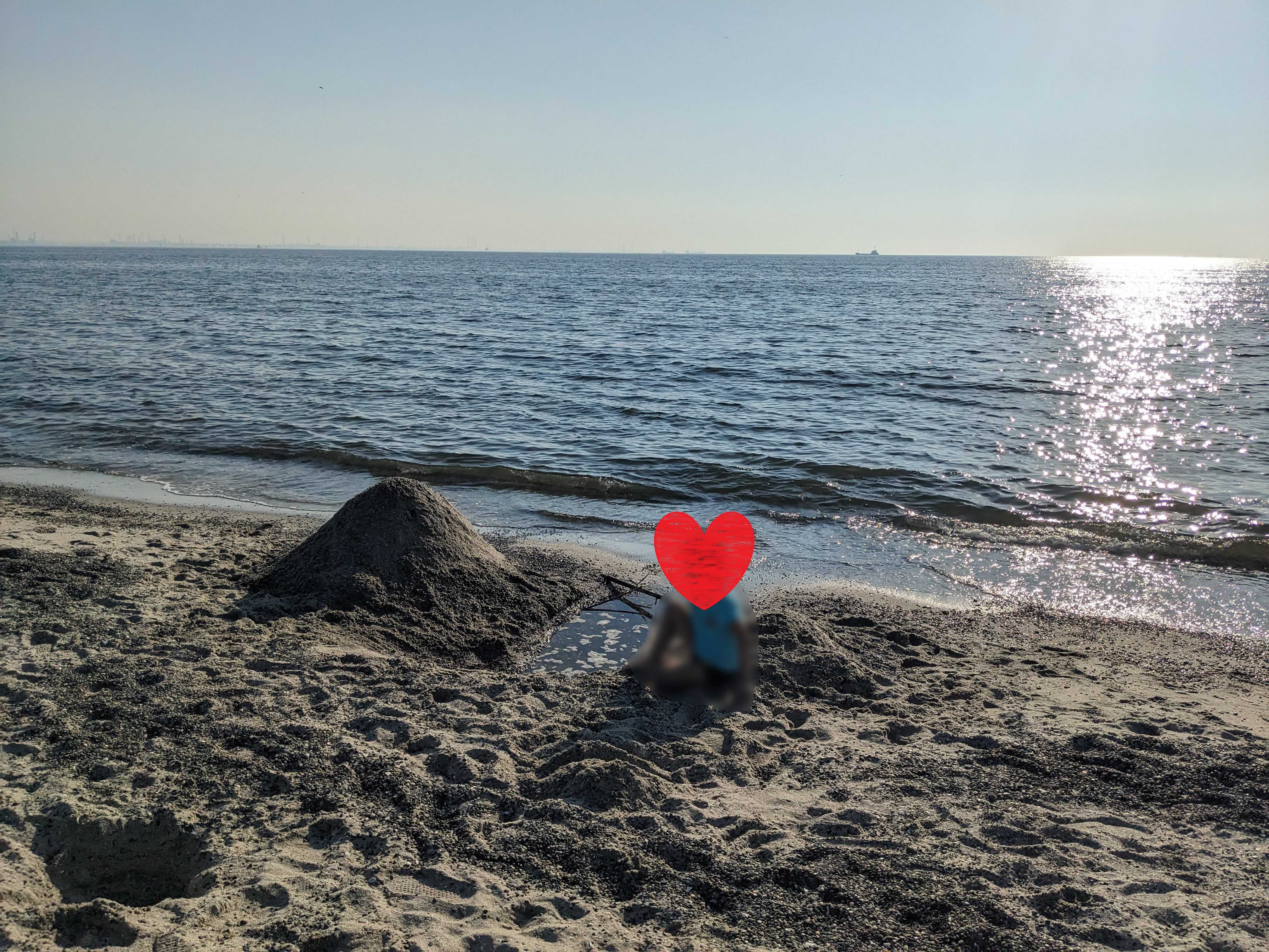 行楽日和の稲毛海浜公園(SUNSET BEACH PARK INAGE)で砂遊び