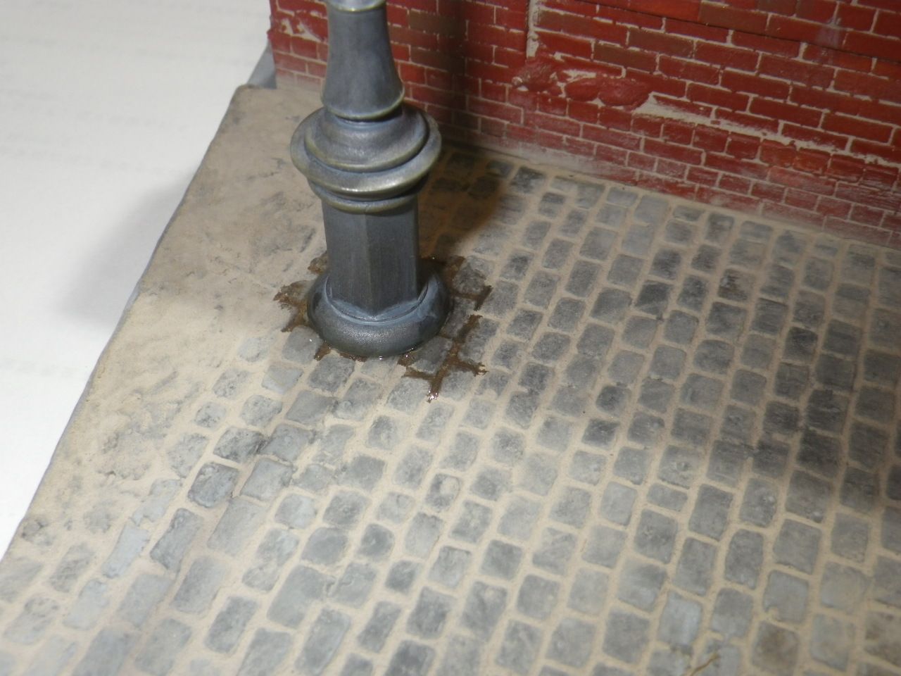 ﾐﾆｱｰﾄ ｼﾞｵﾗﾏﾍﾞｰｽ55 瓦礫の壁 End外灯取付 石畳艶消ｸﾘﾔｰ塗 戦車仮置き 54歳出戻りモデラー奮戦記 楽天ブログ