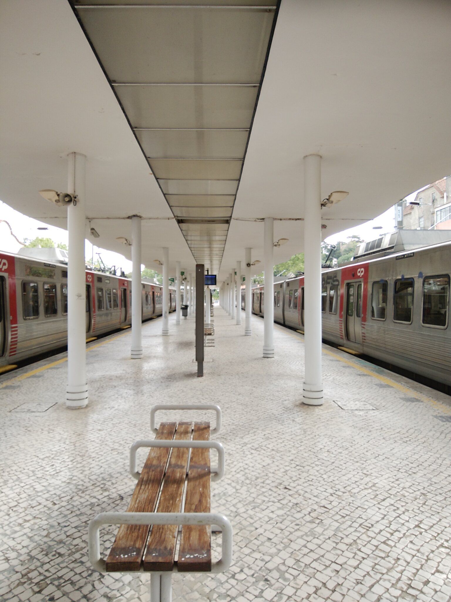 ポルトガルの駅って、いろいろ味がある にゃんだーまんの日記 楽天ブログ