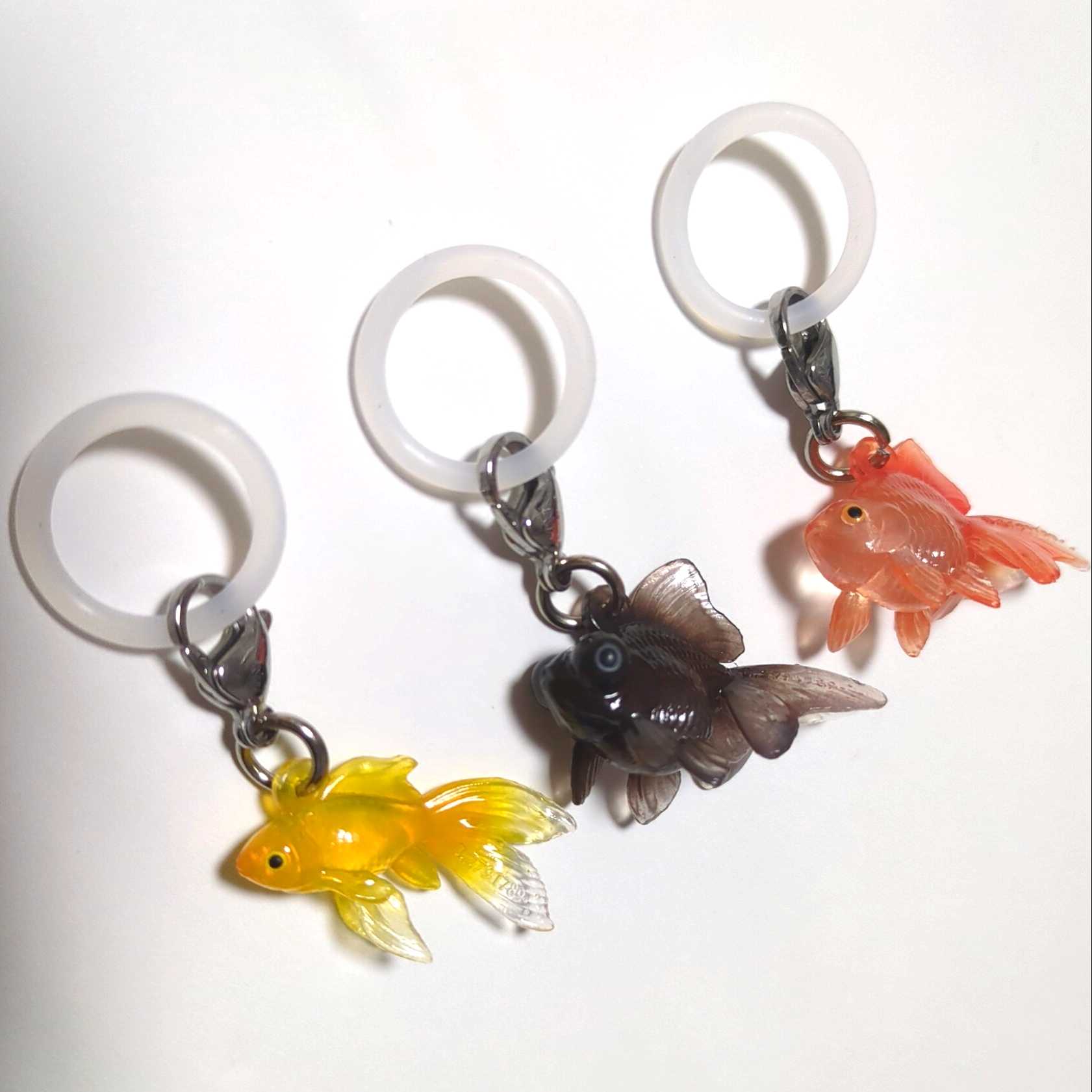 商品レビュー】めじるしアクセサリー 雨空金魚（前編） | きんぎょ警報