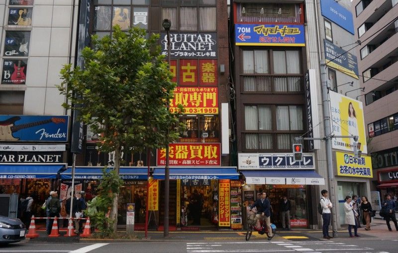 お茶の水楽器店街と小川町スポーツ用品店街 神田学生街と共に 東京の街並み観察 ６０ 東京今昔物語 写真の世界 Http Wakowphoto World Coocan Jp より 楽天ブログ