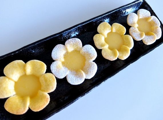 レモンタルト タルト オ シトロン Flower shaped Mini Lemon Curd Tarts