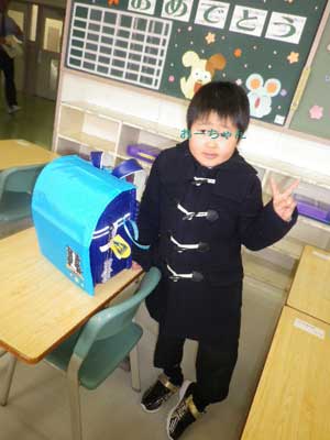 ４月　入学式のあと教室にて.jpg