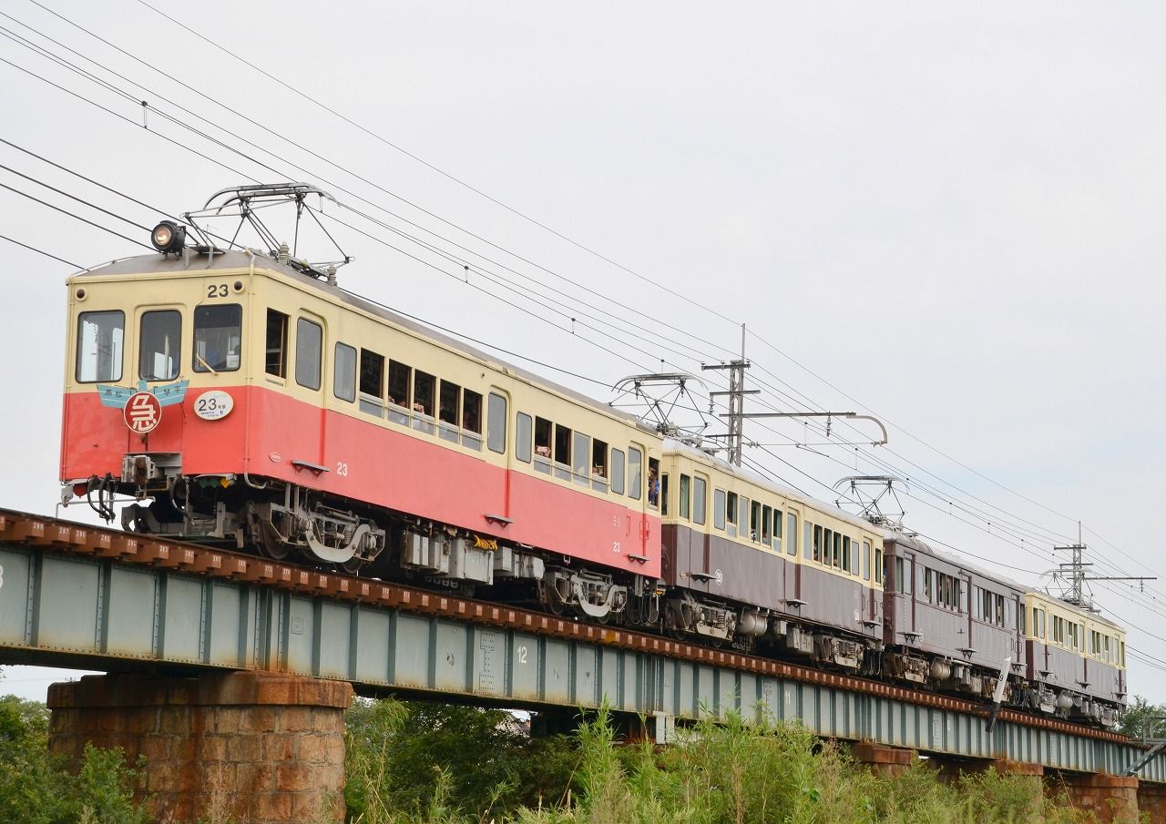 琴電レトロ4連と還暦の赤い電車 | てっぺーの日常 - 楽天ブログ
