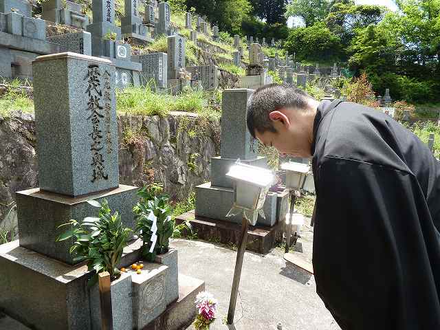 金光教警固屋教会初代・二代「お土納めの儀」墓前祭奉行 平成24年5月4日 10