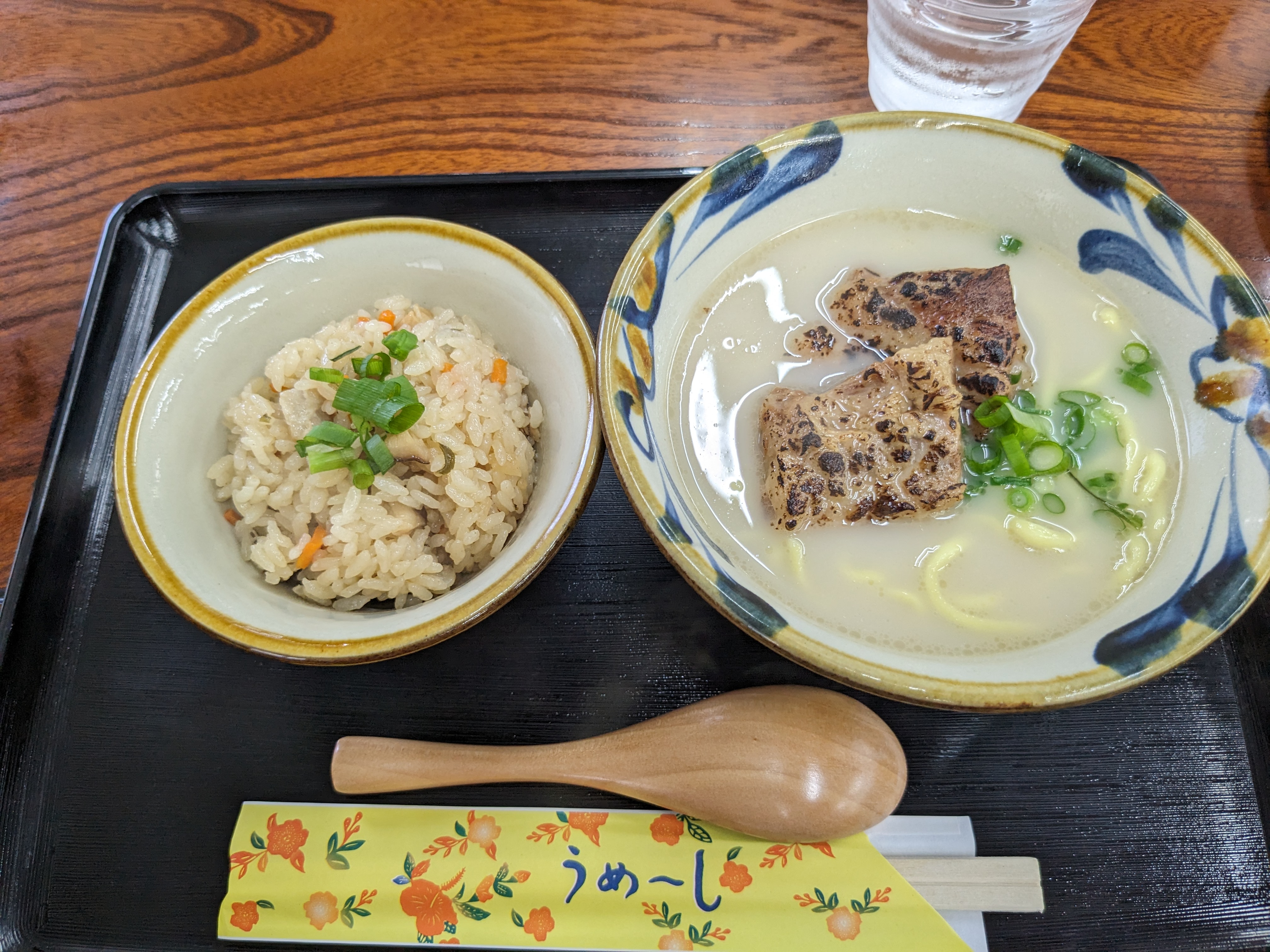 那覇市金城 沖縄そば なかざ家 ランチ　炙り軟骨ソーキそばとジューシー