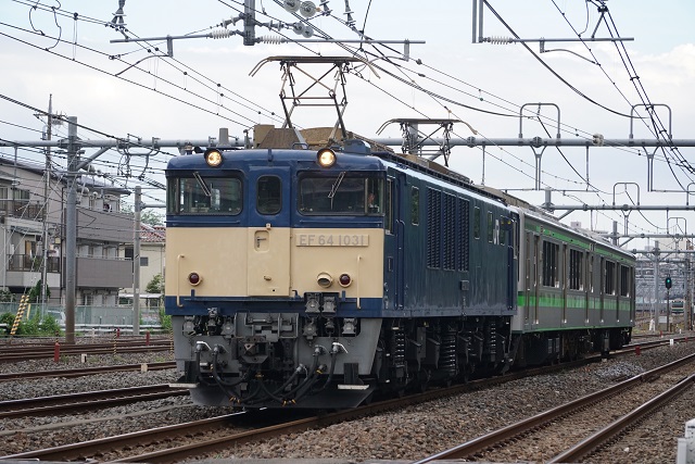 EF64 1031牽引 E127系V12編成 長野出場 配給 & EF81 136牽引 ED75 758 秋田入場 配給2