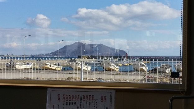 03_店内からの函館山