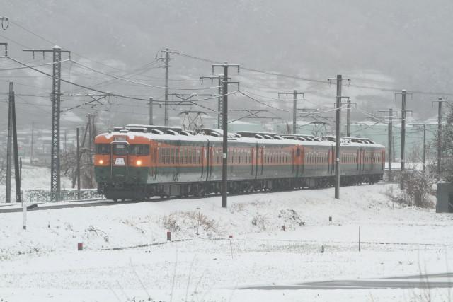 春の大雪 . しなの鉄道 169系 6連 貸臨2