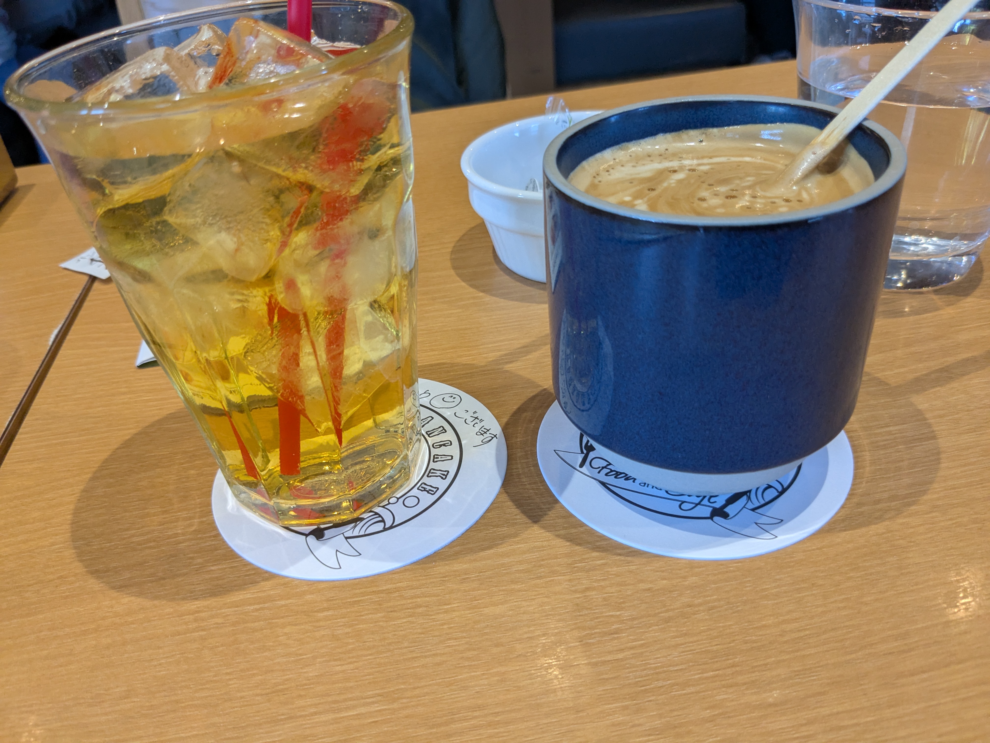 千葉県習志野市 湘南パンケーキ Loharu津田沼店　子連れカフェランチ　ドリンク　リンゴジュースとコーヒー