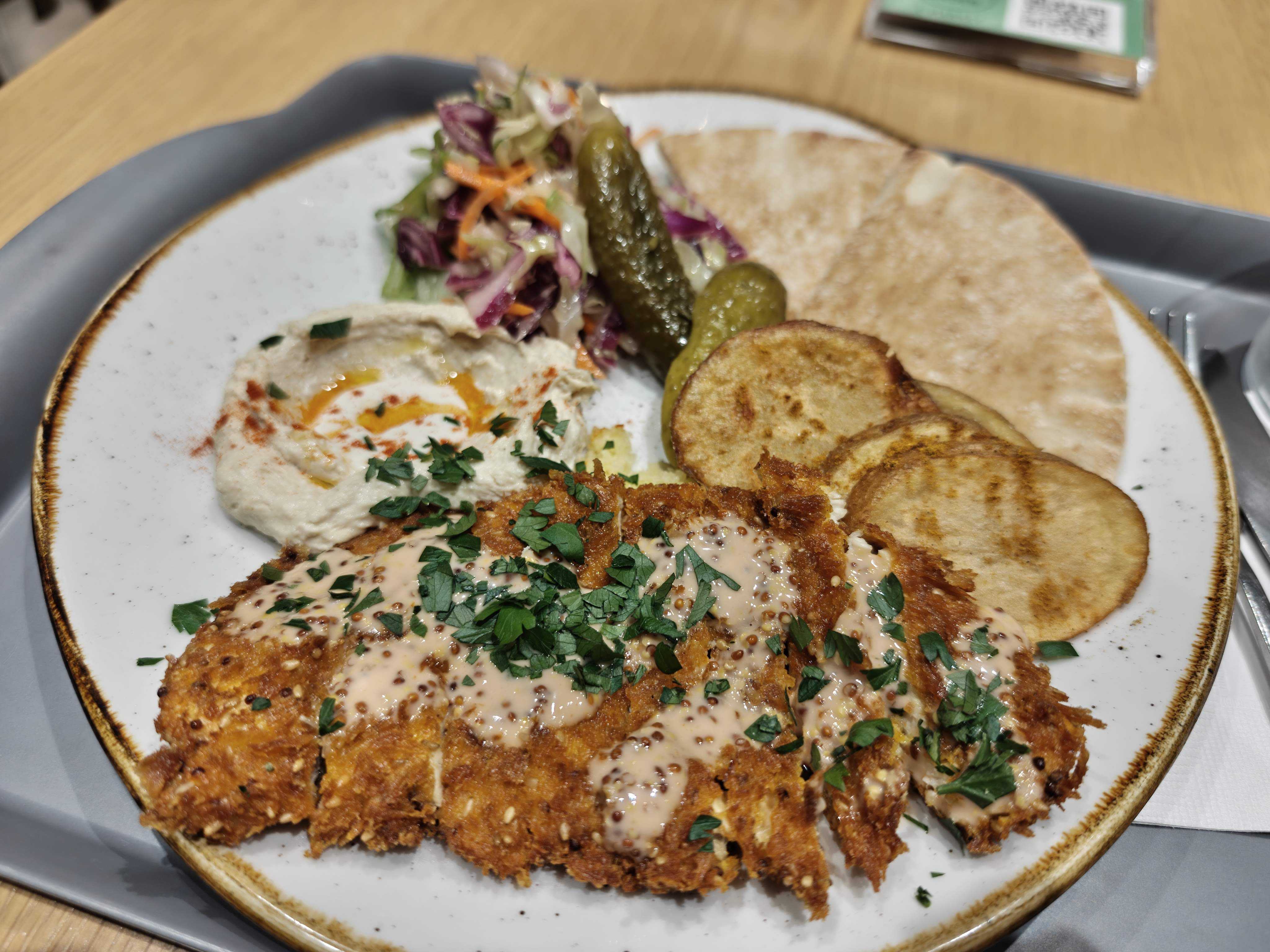 虎ノ門ヒルズ　イスラエル料理　タイーム　ランチメニュー　シュニッツェルプレート