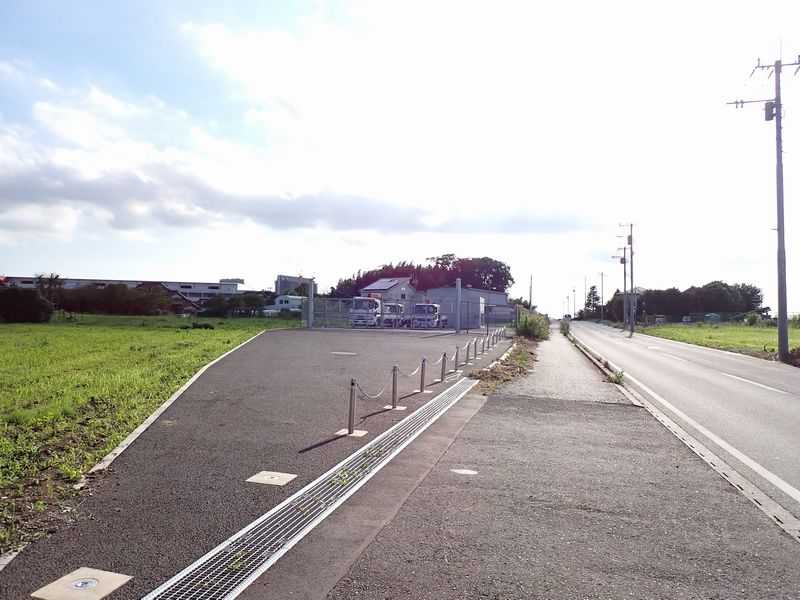 泉野洞道に止まる工事車両