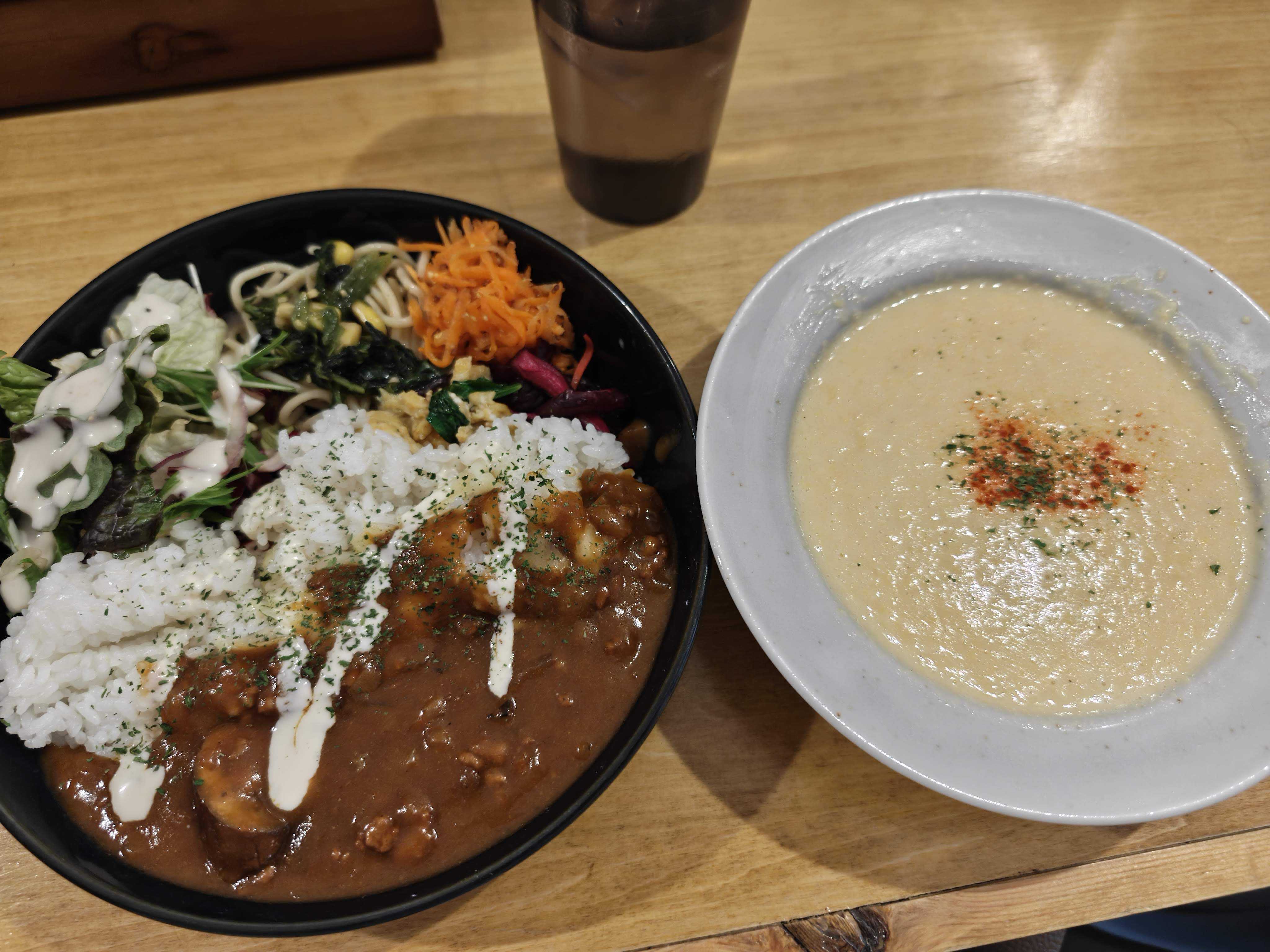 新橋　新橋223ひとりランチ　季節替わり223カレーと濃厚コーンスープ