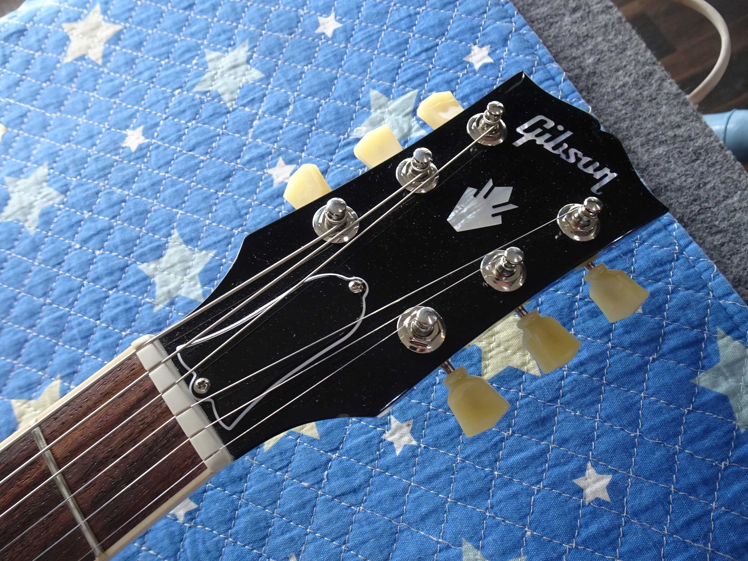 ?Gibson ES-335 ナット交換 | 青春のギターリペア K2ギター 