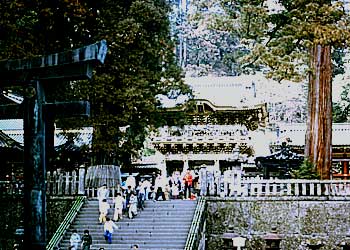 陽明門前の石段